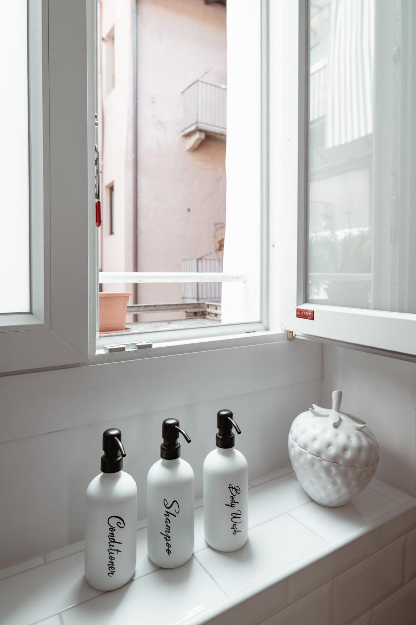 Mercanti Modern Flat - Balcony - Torino Centro Exterior photo